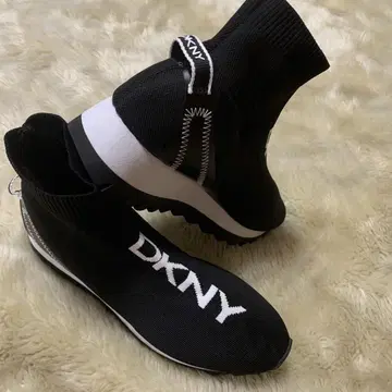 NIB DKNY Aleen 니트 하이 탑 삭 스니커즈 블랙