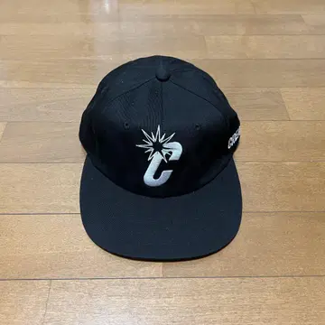 BOTT 크리에이티브 약국 블랙 자수 로고 캡