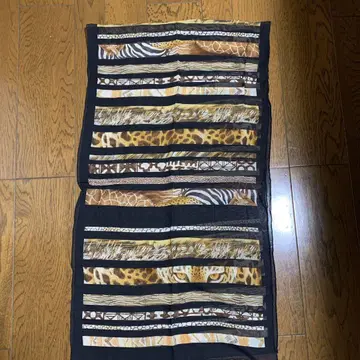 새상품급 Salvatore Ferragamo 동물 패턴 쉬폰 스카프