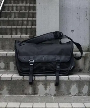 Nike 블랙 메신저 백