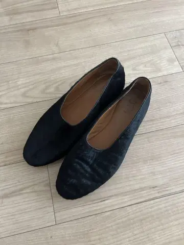 송치 플랫 슈즈 펌프스 아본 카프 블랙 천연 가죽