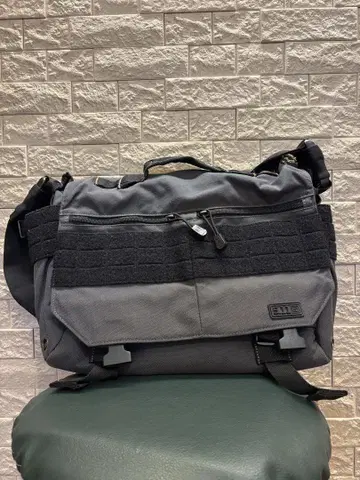 초레어! 완판템 5.11 Tactical 메신저 백 그레이