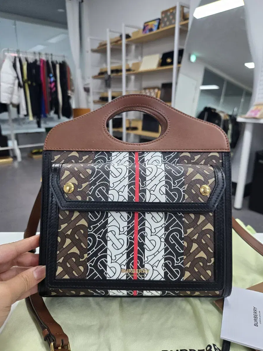 버버리 스프라이프 포켓백