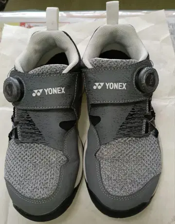 요넥스 CONFORT 다이얼 5 올 코트 22,5cm 2024년 제품