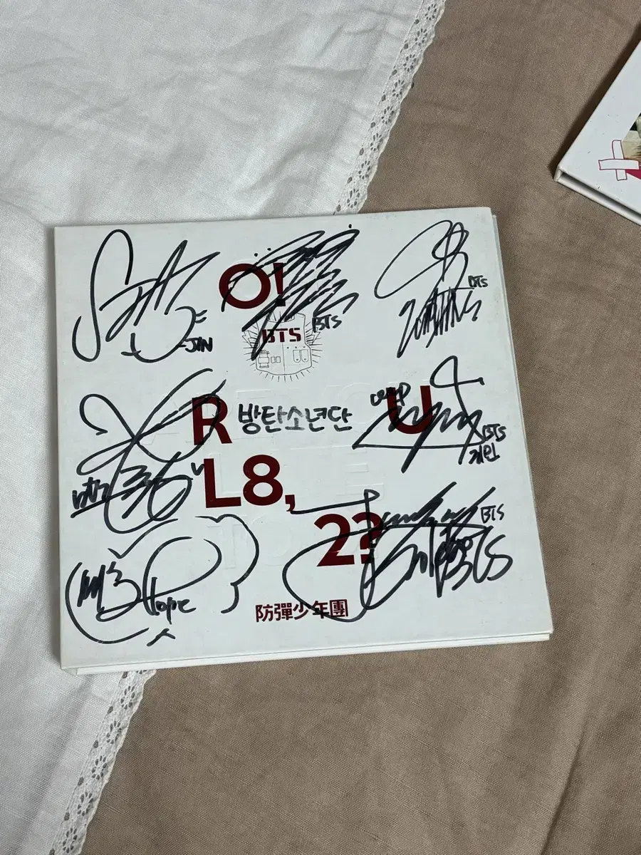 Bangtan Boys Autographed O!RUL8,2? Album