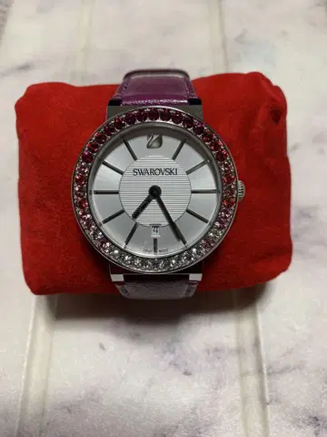 SWAROVSKI 퍼플 가죽 손목시계