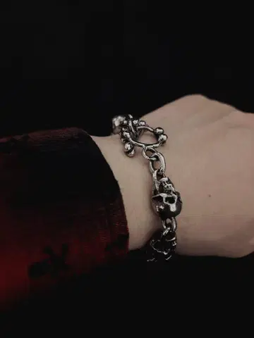 hyde 의상 스컬 디자인 실버 팔찌 해골