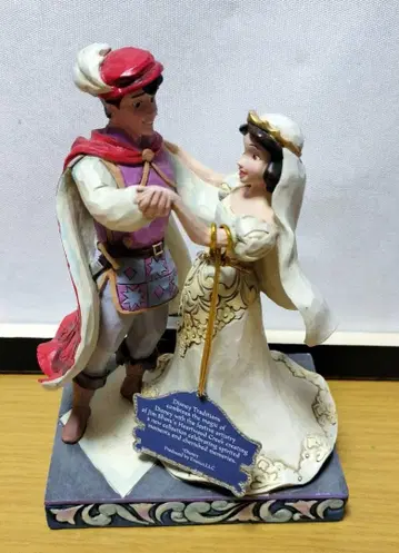 디즈니 스노우 화이트: 백설공주와 프린스 로얄 웨딩 에네스코