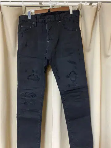 DSQUARED2 블랙 데님 팬츠 데미지 가공