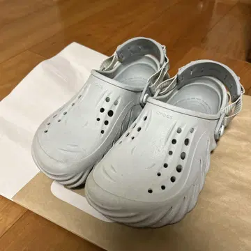 크록스 그레이 크로그 샌들