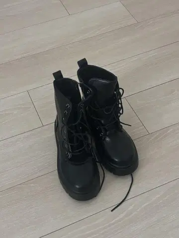 블랙 통굽 밀리터리 부츠