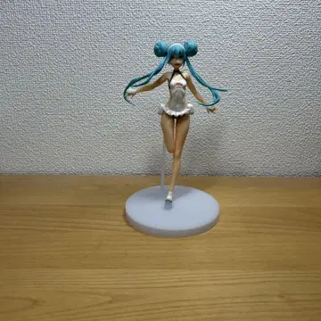 하츠네 미쿠 RACINGMIKU 2022 Tropical Maid Ver