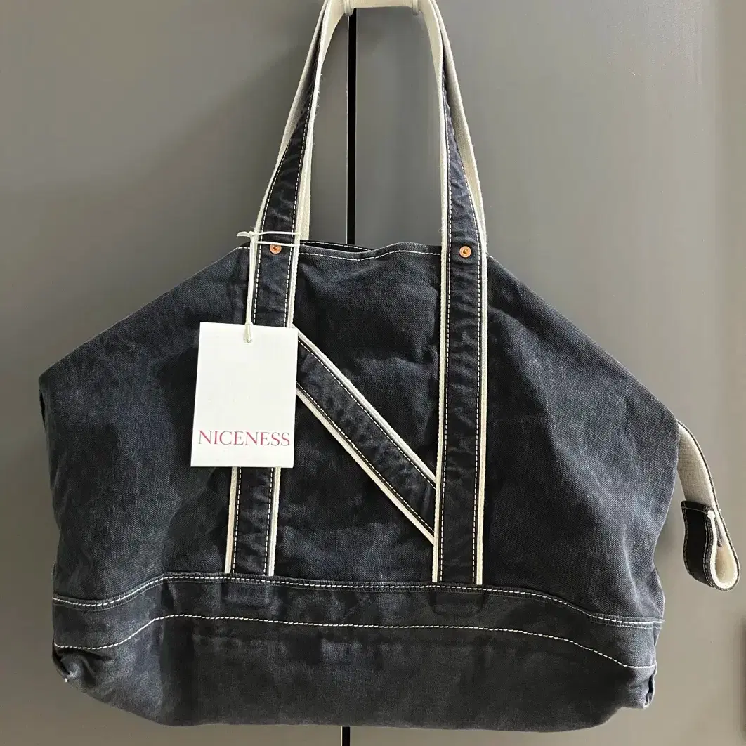 Niceness L.LESH Black on Bunjang Global Site.