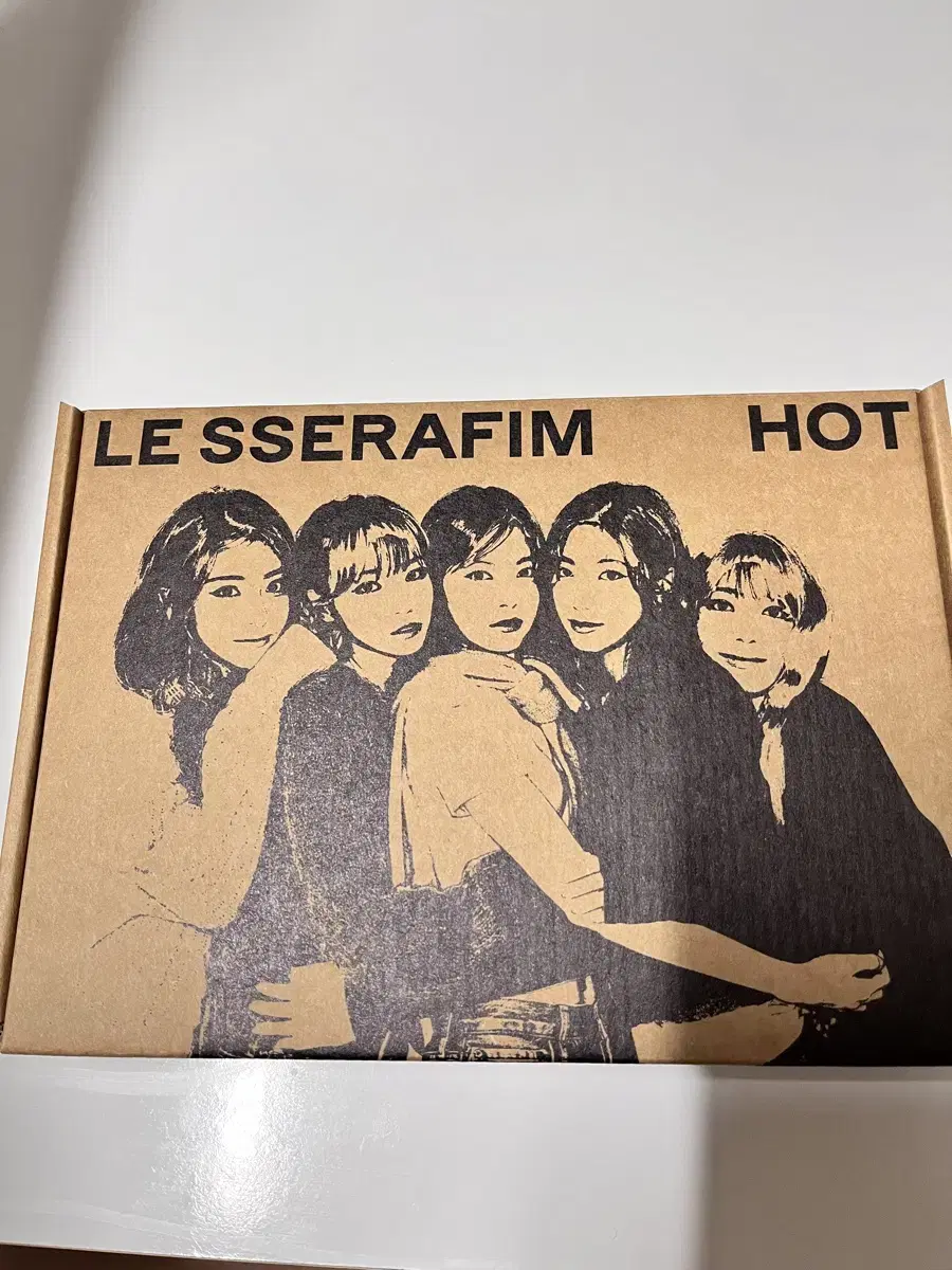 Le Sserafim Hot Tin Case album hot