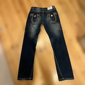 True Religion 다크 블루 로우라이즈 스트레이트 데님