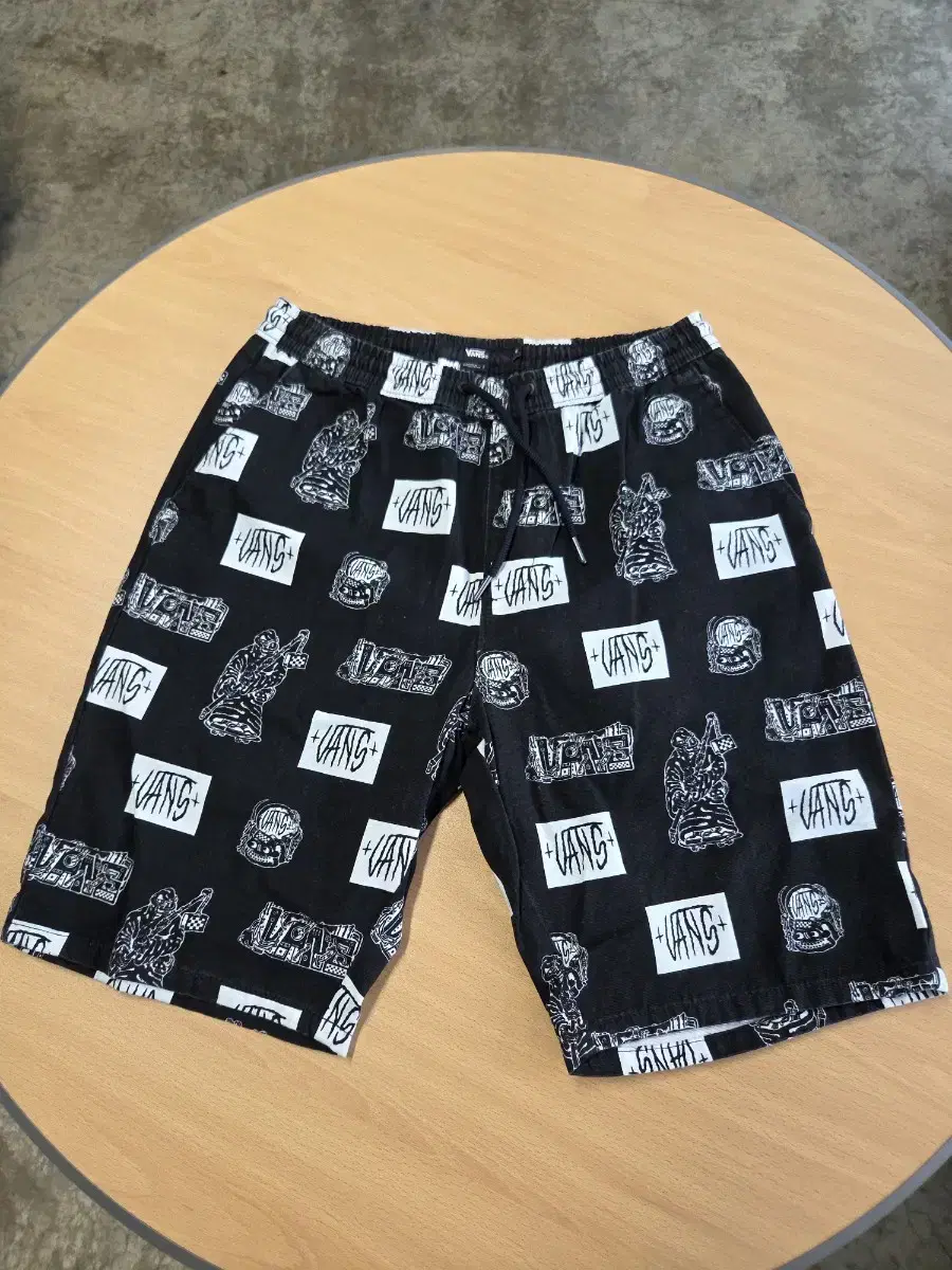 Vans shorts 29~31 (Unisex)