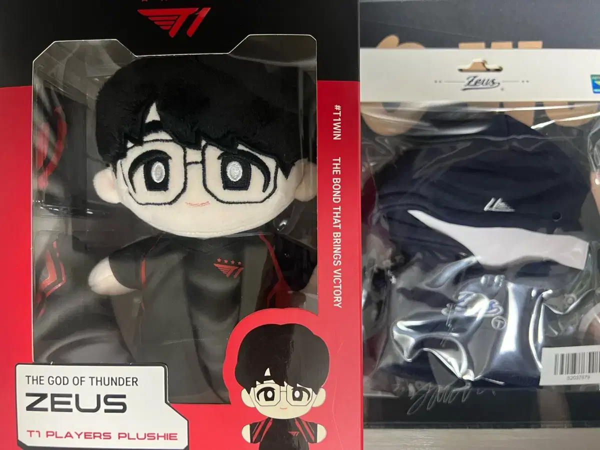 Selling HLE Hanwha Zeus doll + doll hoodie