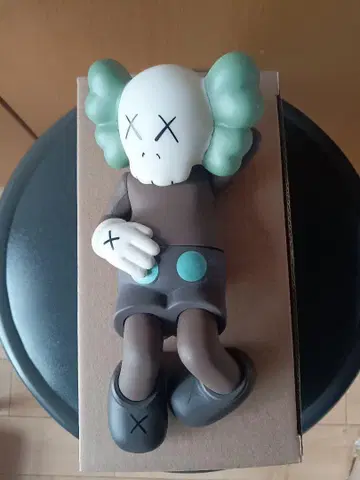 KAWS 스컬 디자인 피규어 15cm