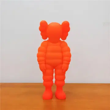 kaws 오렌지 컬러 플라스틱 피규어 15cm