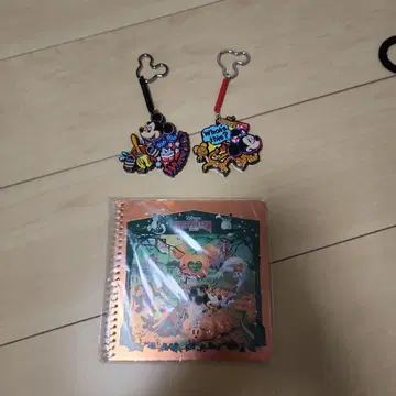 디즈니랜드 기념품 미키, 미니 키링 2개 세트와 노트