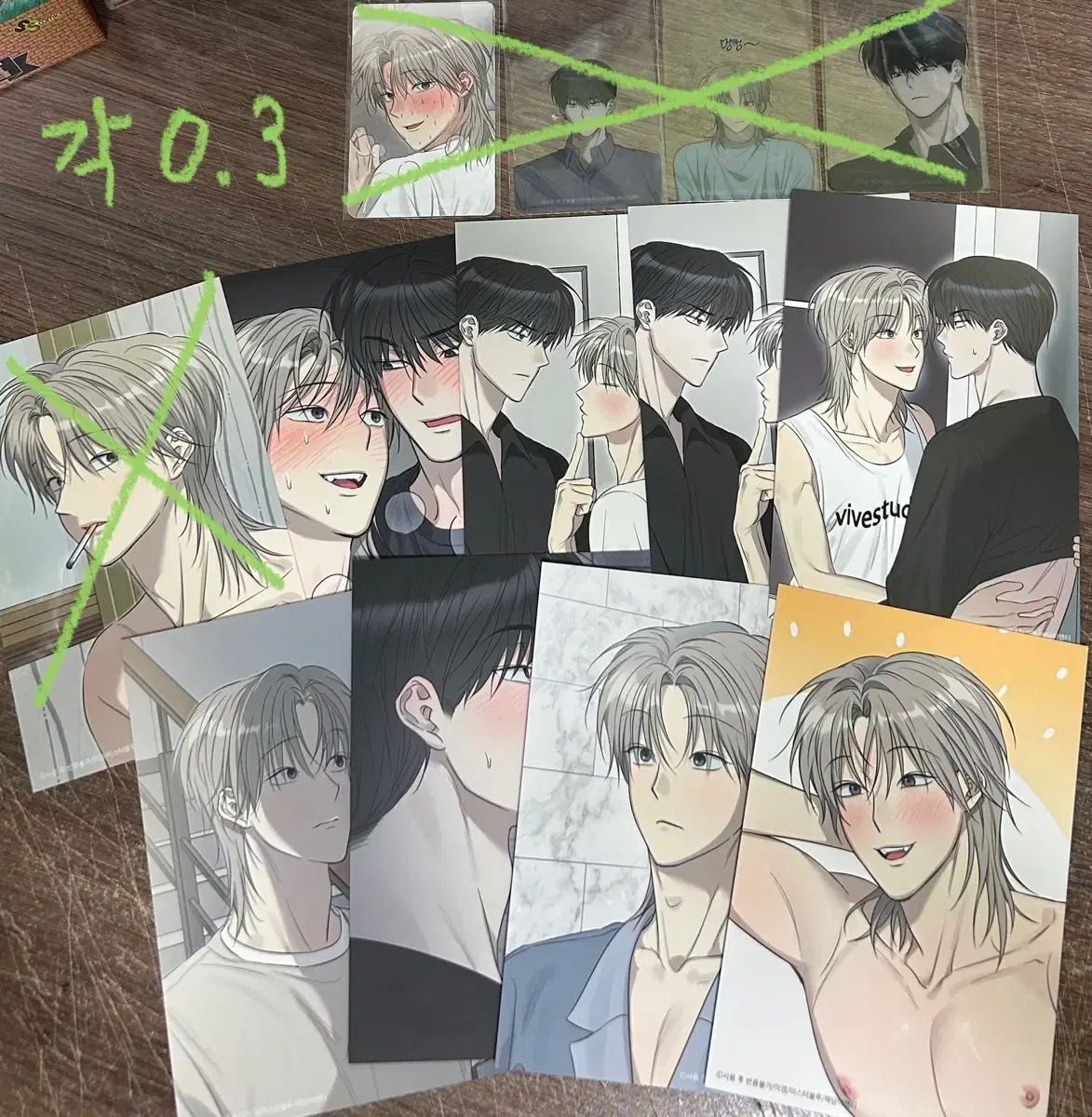 Selling a no refund pre-order benefit postcard, random poca, and transparent poca!