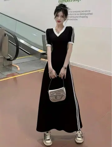 미사용 새상품 V넥 엘레강트한 블랙 미디 드레스 원피스