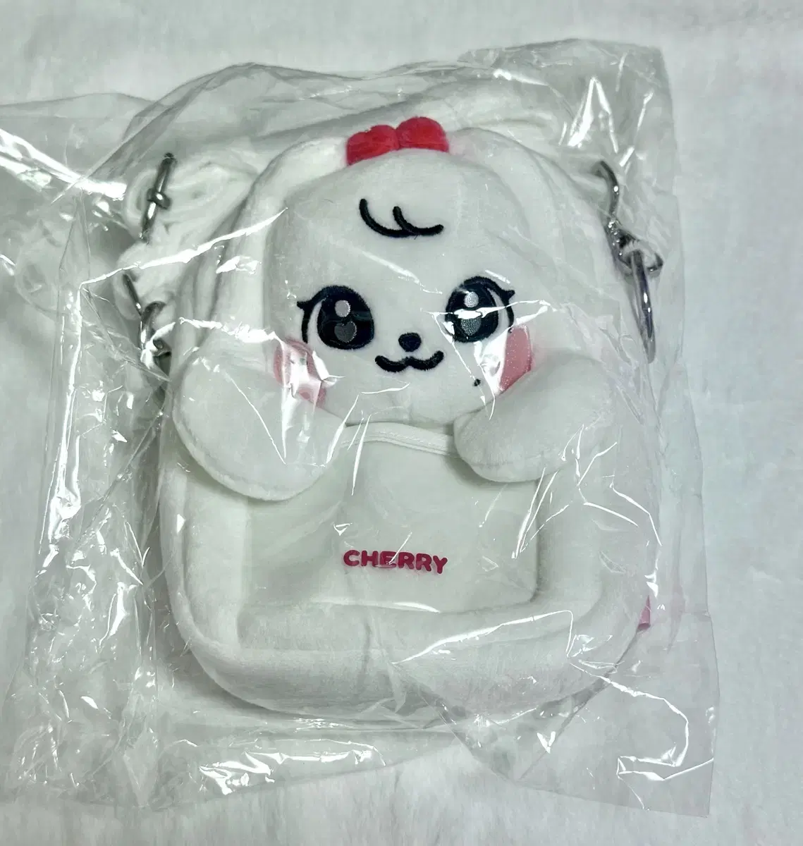 (미개봉) 미니브 PVC 크로스백 체리 원영 아이브 팝업스토어