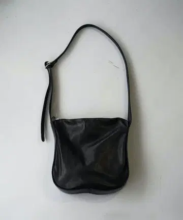 지유디 호보 백 블랙