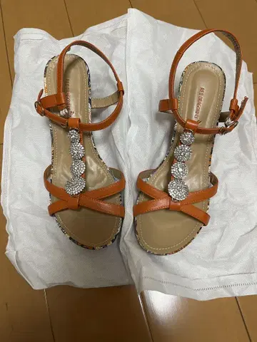새상품 여성용 샌들 오렌지 7cm 힐