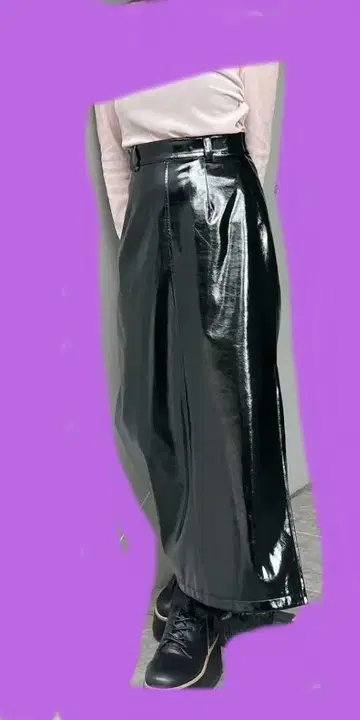 무루아 페이크 패턴트 레더 스커트