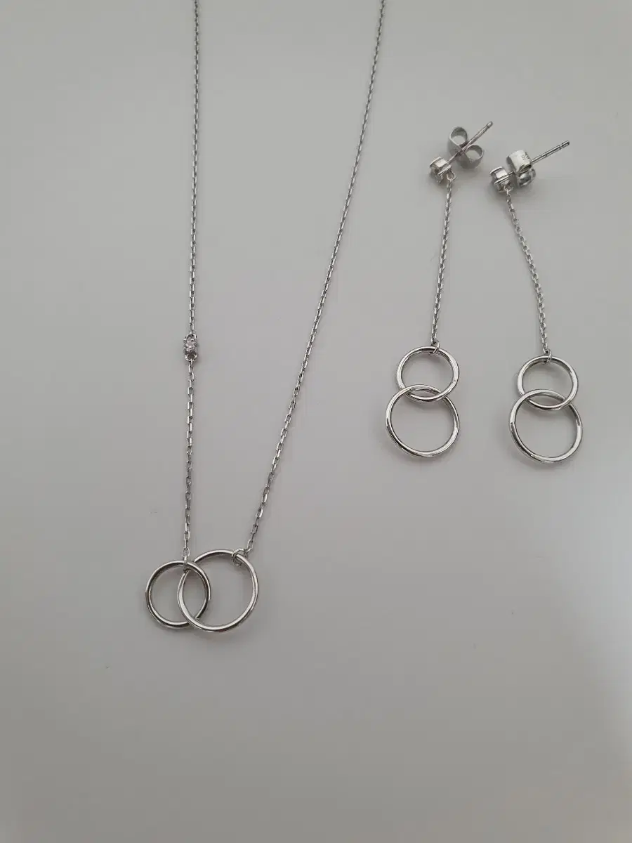 J.Estina Erge Doubling Silver Necklace & Earrings Set