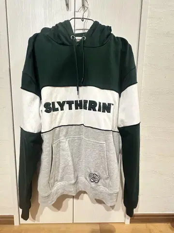 SLYTHERIN 로고 후드 부착 후드티