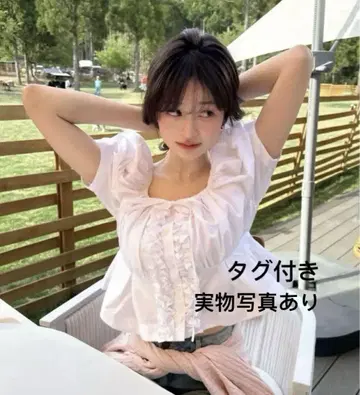 비비 CYNTHIA 크롭드 블라우스