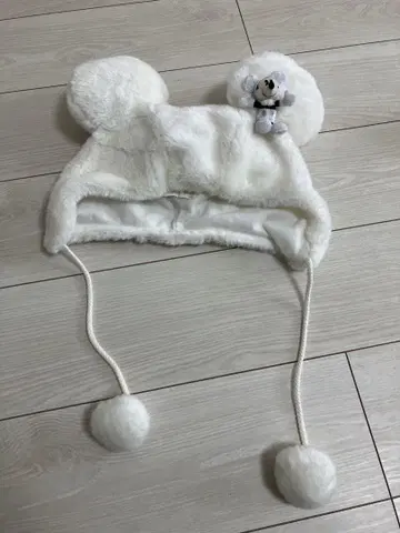디즈니 퍼 소재 모자 화이트