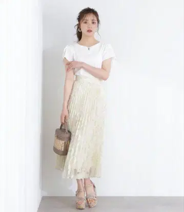 오팔 플라워 플리츠 스커트 프로포션