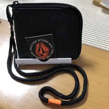 VOLCOM 블랙 프래그먼트 케이스