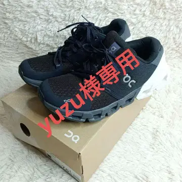 On 클라우드 플라이어 4 러닝화 24.5cm 블랙 화이트