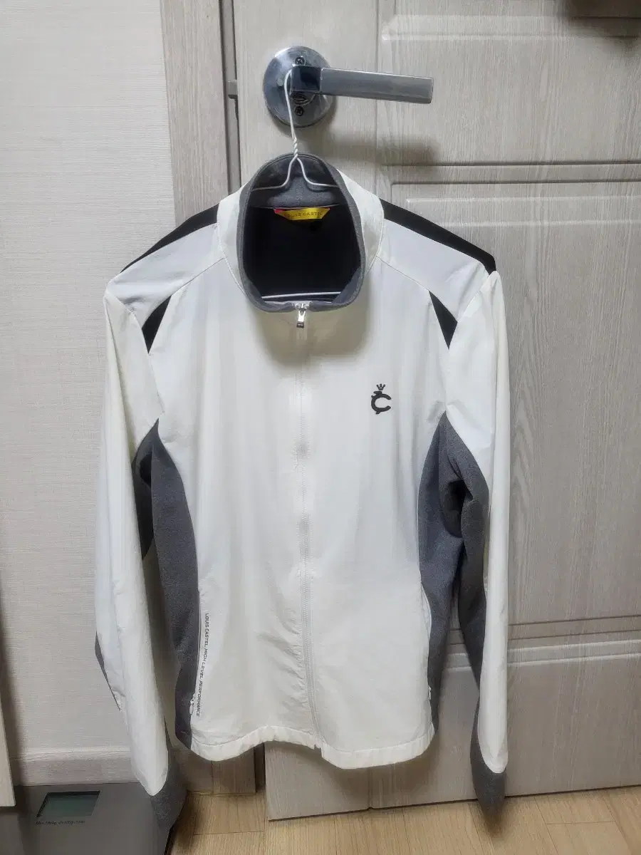 Selling women's lew Castel jacket 95