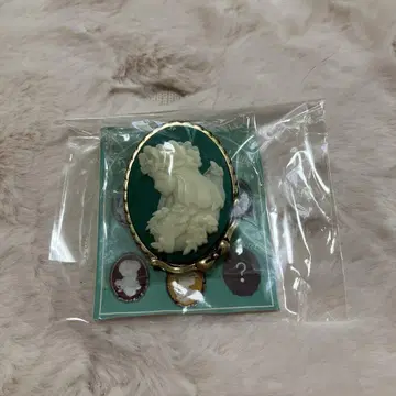 귀를 기울이면 카메오 브로치 엘프의 여왕