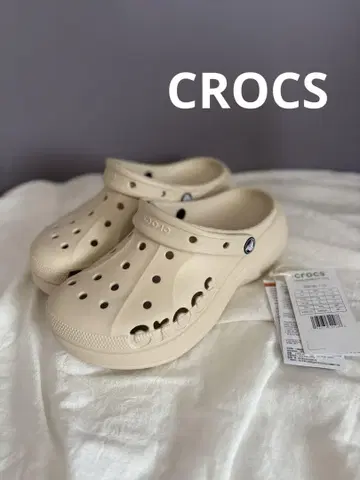 Crocs 베이지 클로그 샌들 통굽