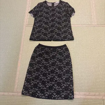 레이스 무늬 상의와 스커트 셋업