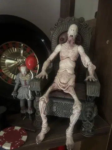 NECA 페일맨 피규어