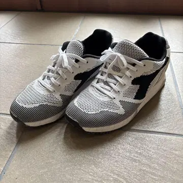 레어 디아도라 diadora K7000 화이트/블랙 스니커즈