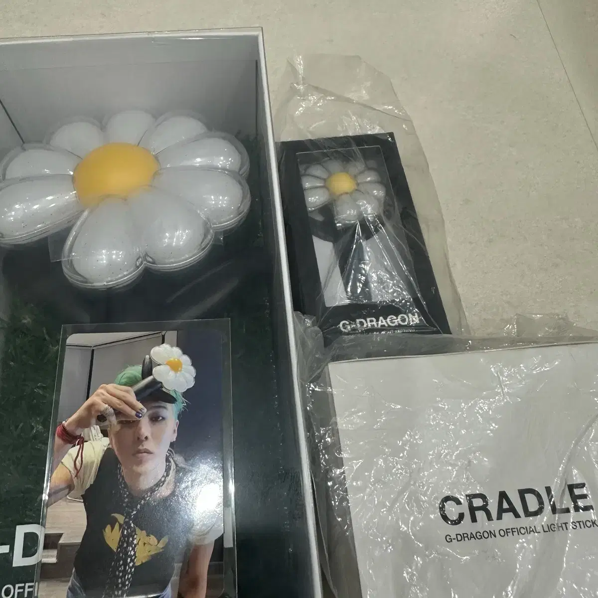 G-dragon lightstick + cradle + mini keyring, new full set