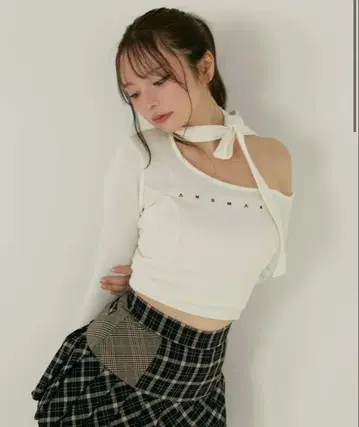 앤드메리 나나 리본 원숄더 톱