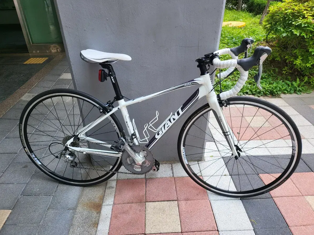 Giant Liv Avail 2 20-speed Road Bike