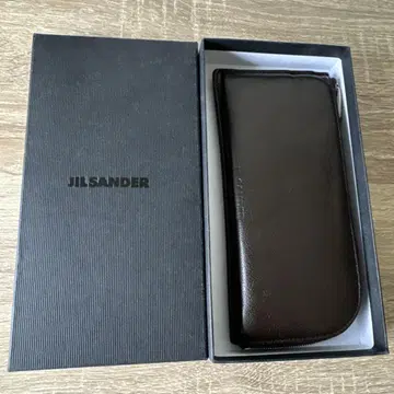 질샌더 브라운 가죽 장지갑