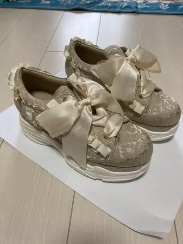axes femme 포에틱 새틴 레이스 스니커즈 L
