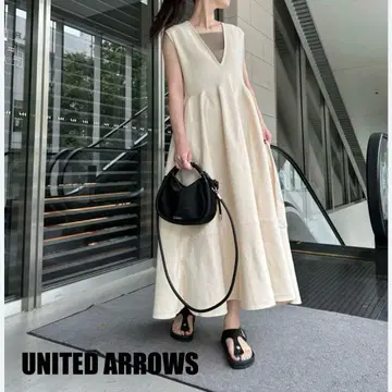 UNITED ARROWS V넥 롱 니트 원피스 이시하라 사토미 착용