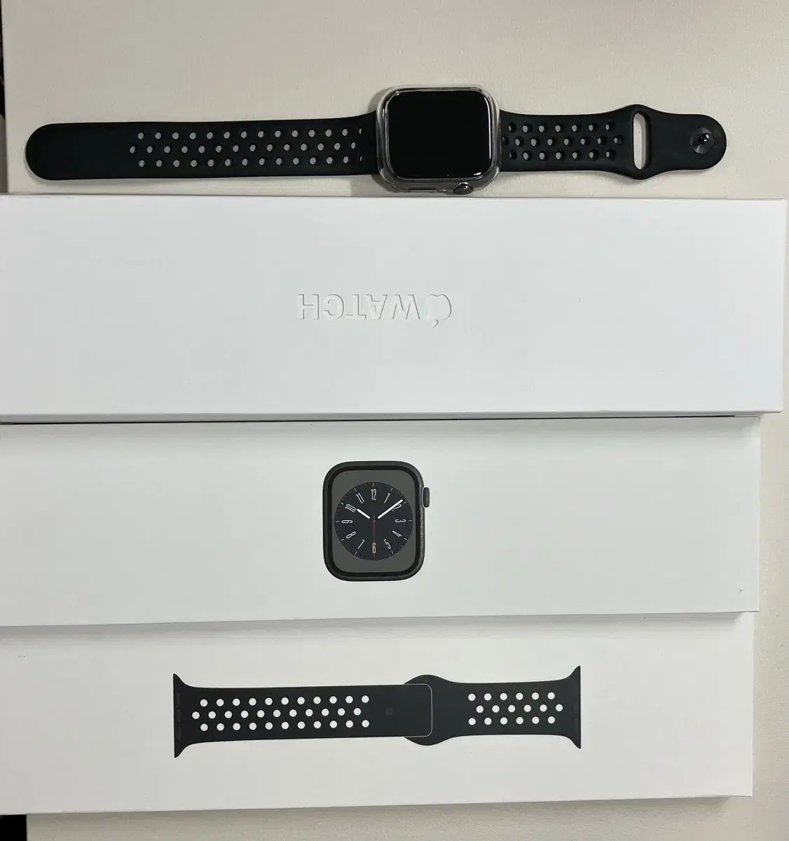 Selling Apple Watch 8 Graphite Stainless Steel GPS+Cellular 45mm.